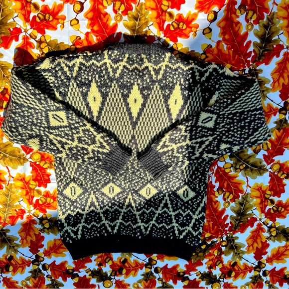 Gorgeous Vintage Wool Sweater - Picture 5 of 6